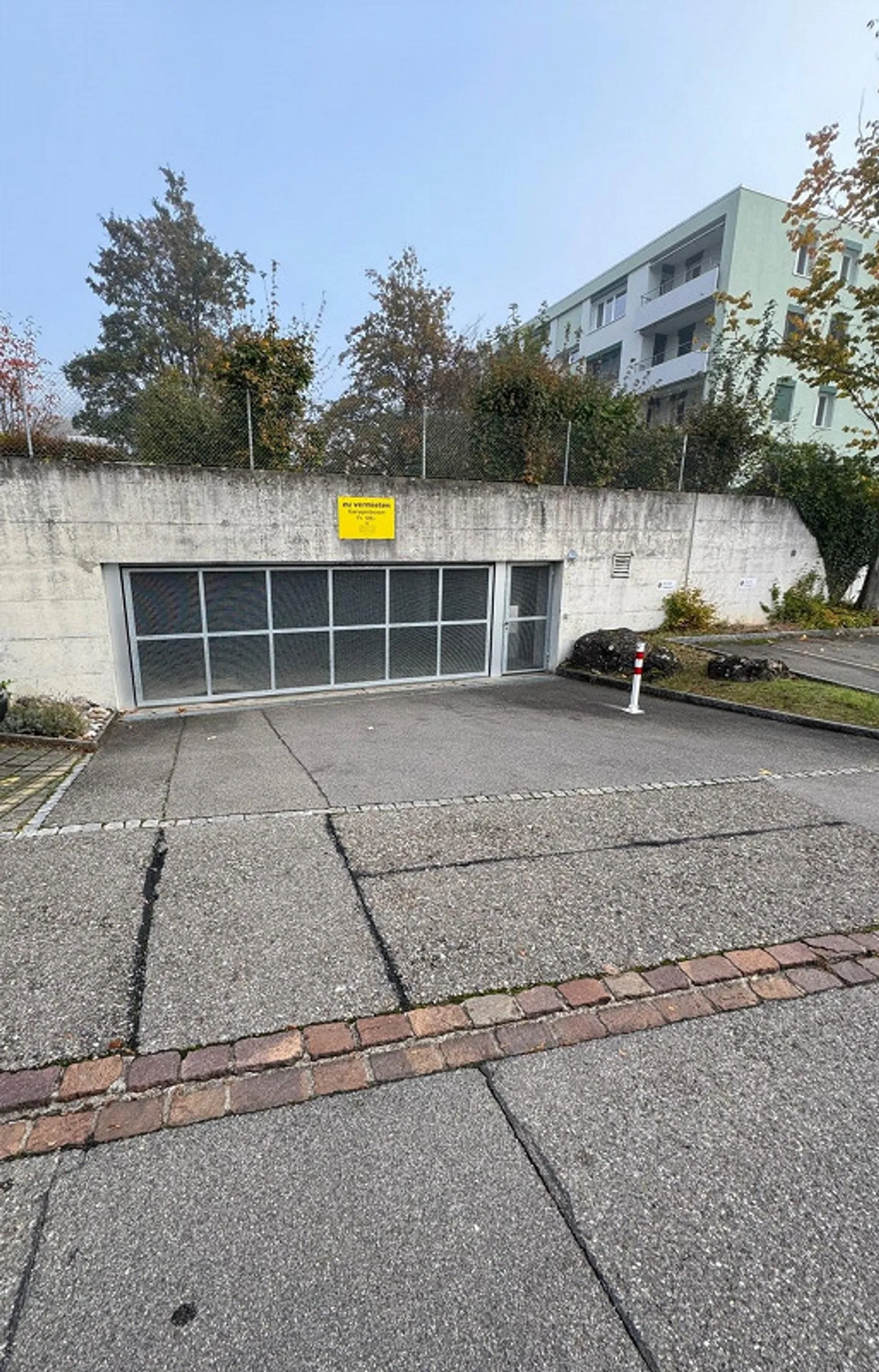 Tiefgaragenparkplatz / Offene Garage - Foto 1 von 3
