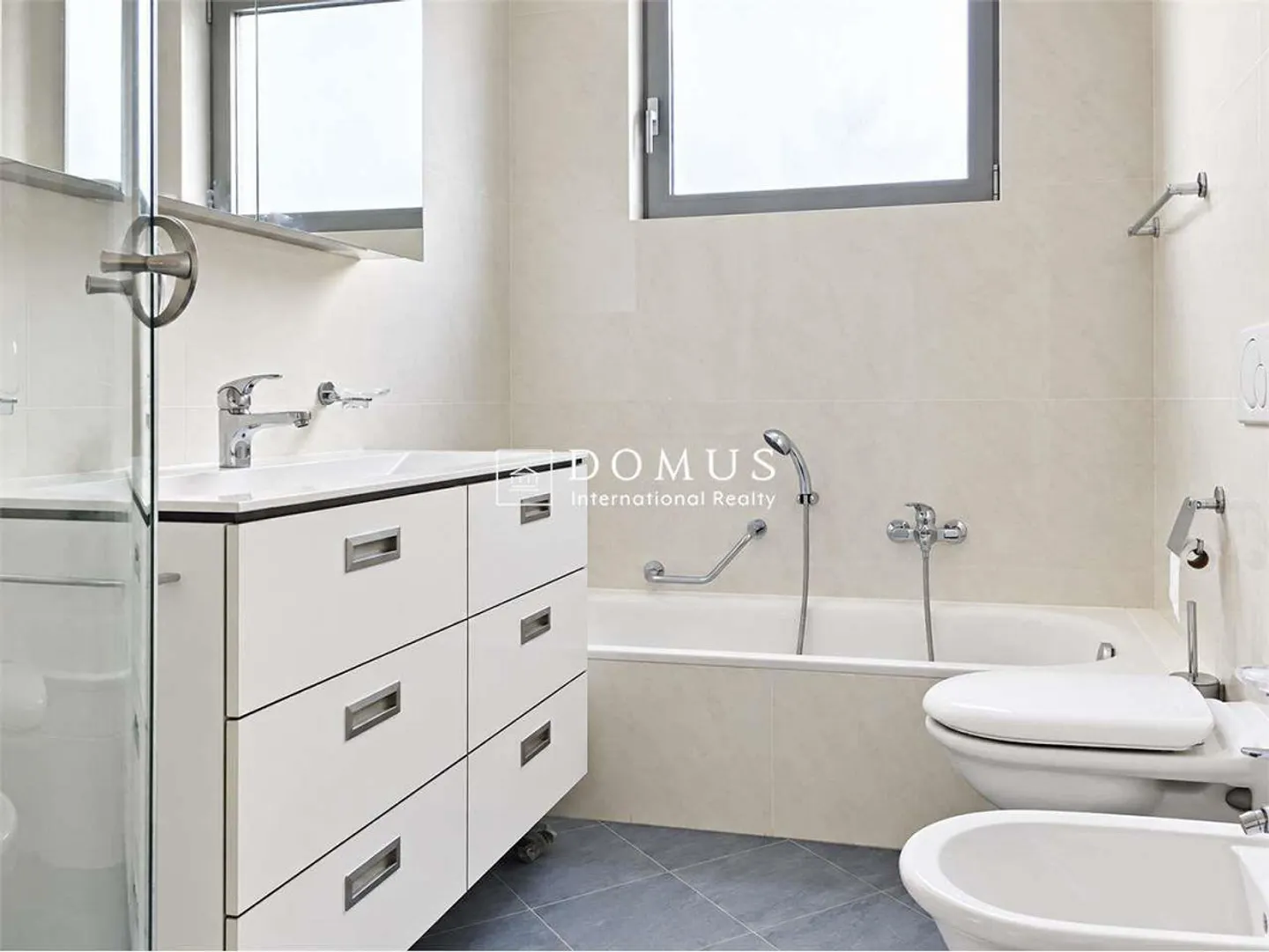 Elegante 4,5 Zimmer mit atemberaubendem Seeblick - Foto 9 von 13
