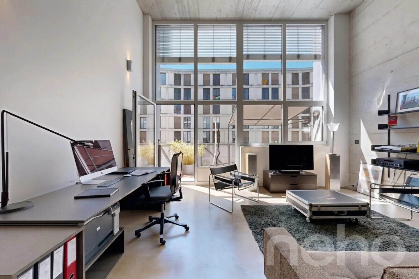 Unique : Duplex contemporain / grand balcon ouest / vue partielle sur le lac - Photo 2 sur 13