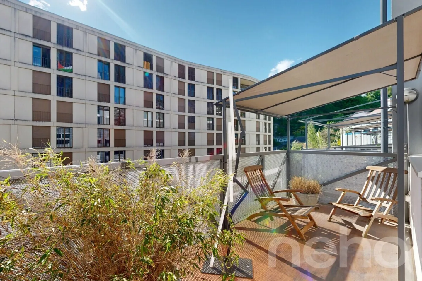 Unique : Duplex contemporain / grand balcon ouest / vue partielle sur le lac - Photo 3 sur 13