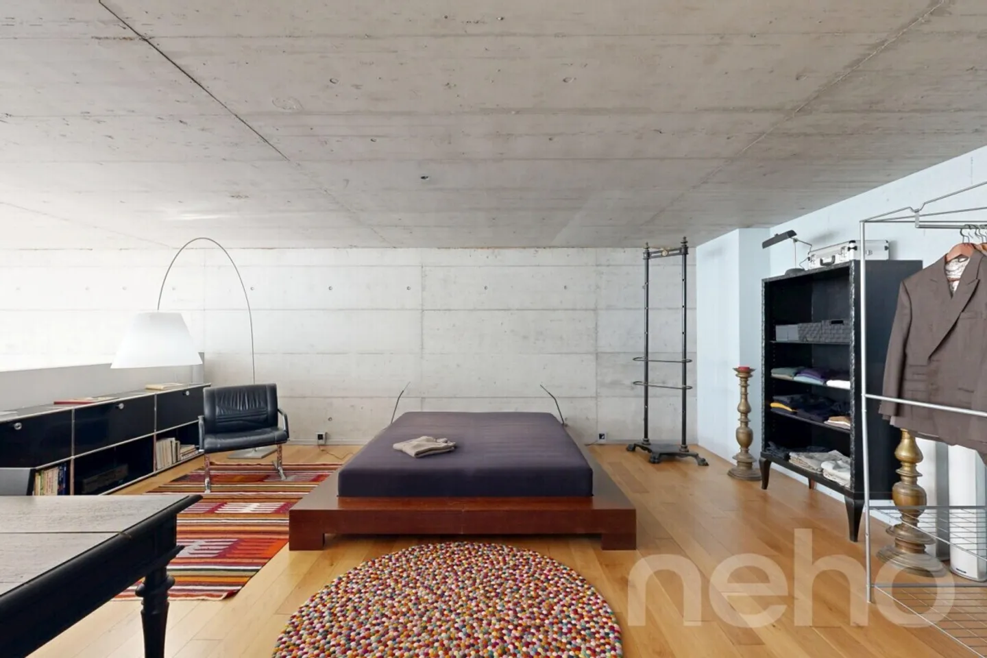 Unique : Duplex contemporain / grand balcon ouest / vue partielle sur le lac - Photo 10 sur 13