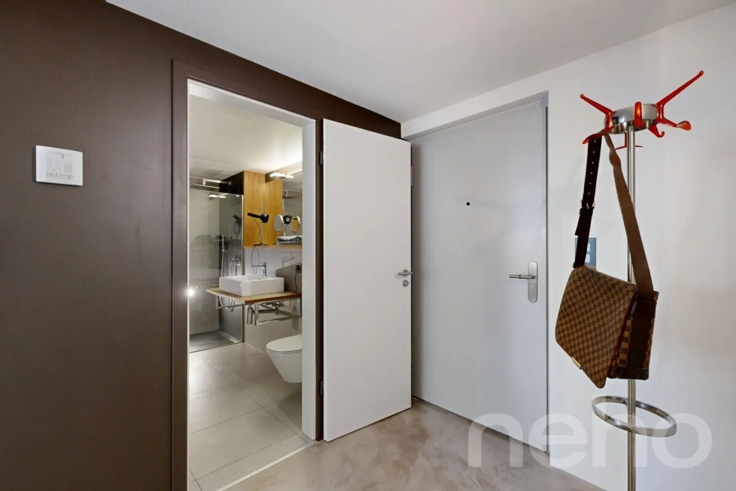 Unique : Duplex contemporain / grand balcon ouest / vue partielle sur le lac - Photo 12 sur 13