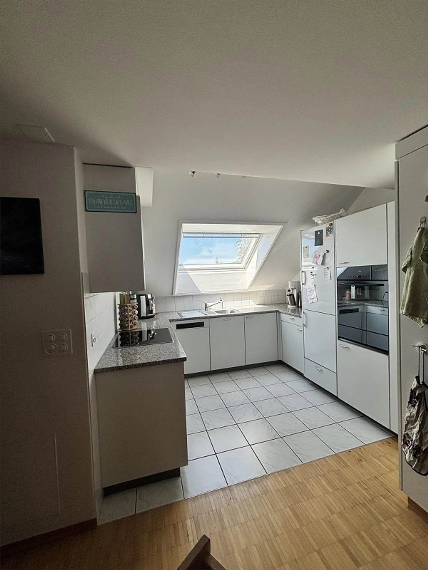 Charming 3.5 Room Apartment - Photo 5 of 11
