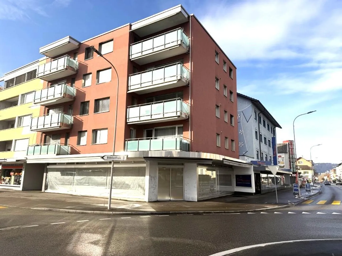 Rappresentativo e con alta visibilità (Ufficio, Pratica o Vendita) - Foto 3 di 5