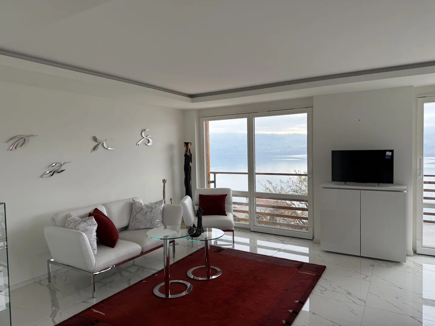 Top furnished 3.5-room apartment with lake and mountain view - Photo 5 of 14