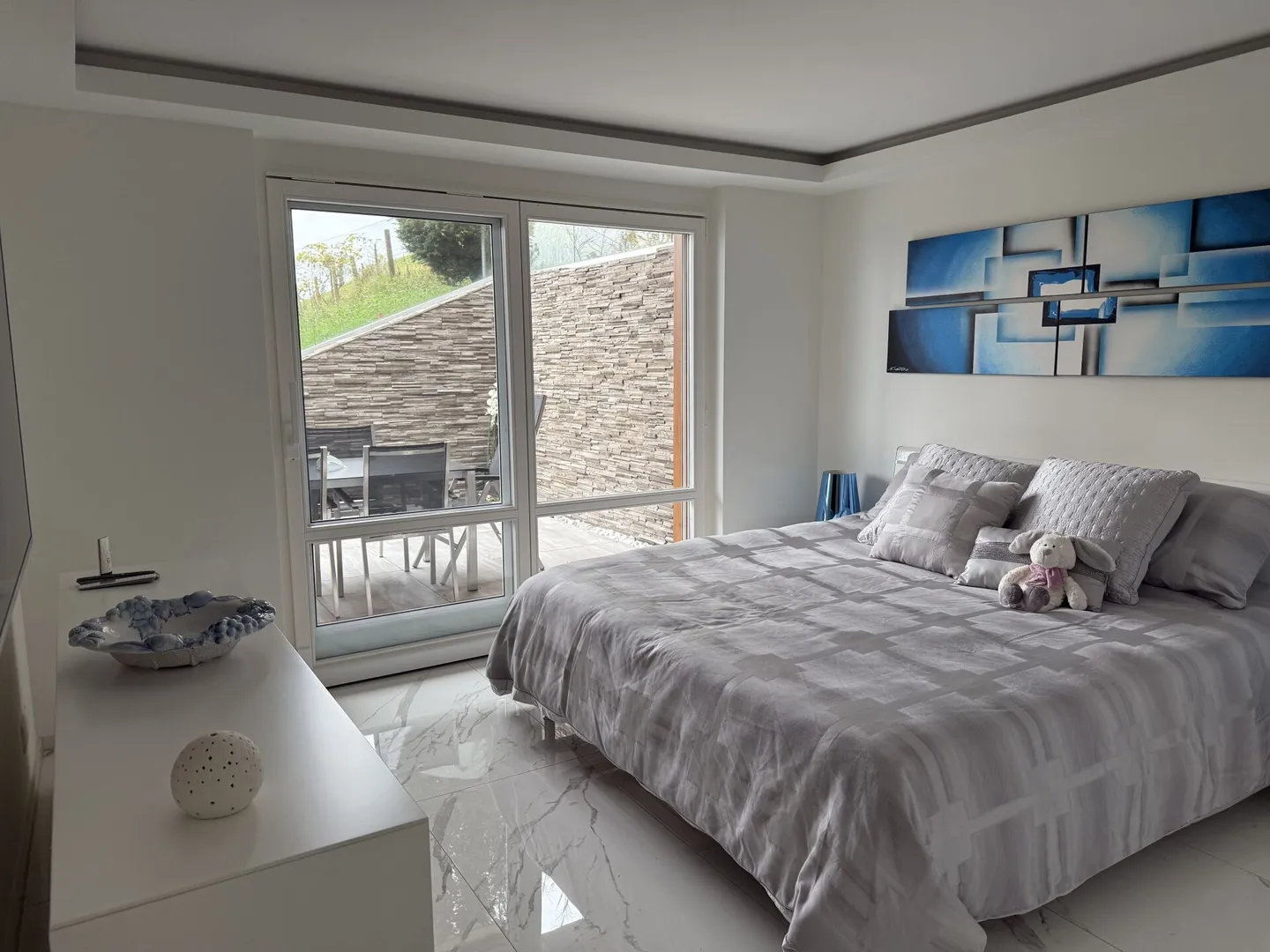 Top furnished 3.5-room apartment with lake and mountain view - Photo 6 of 14