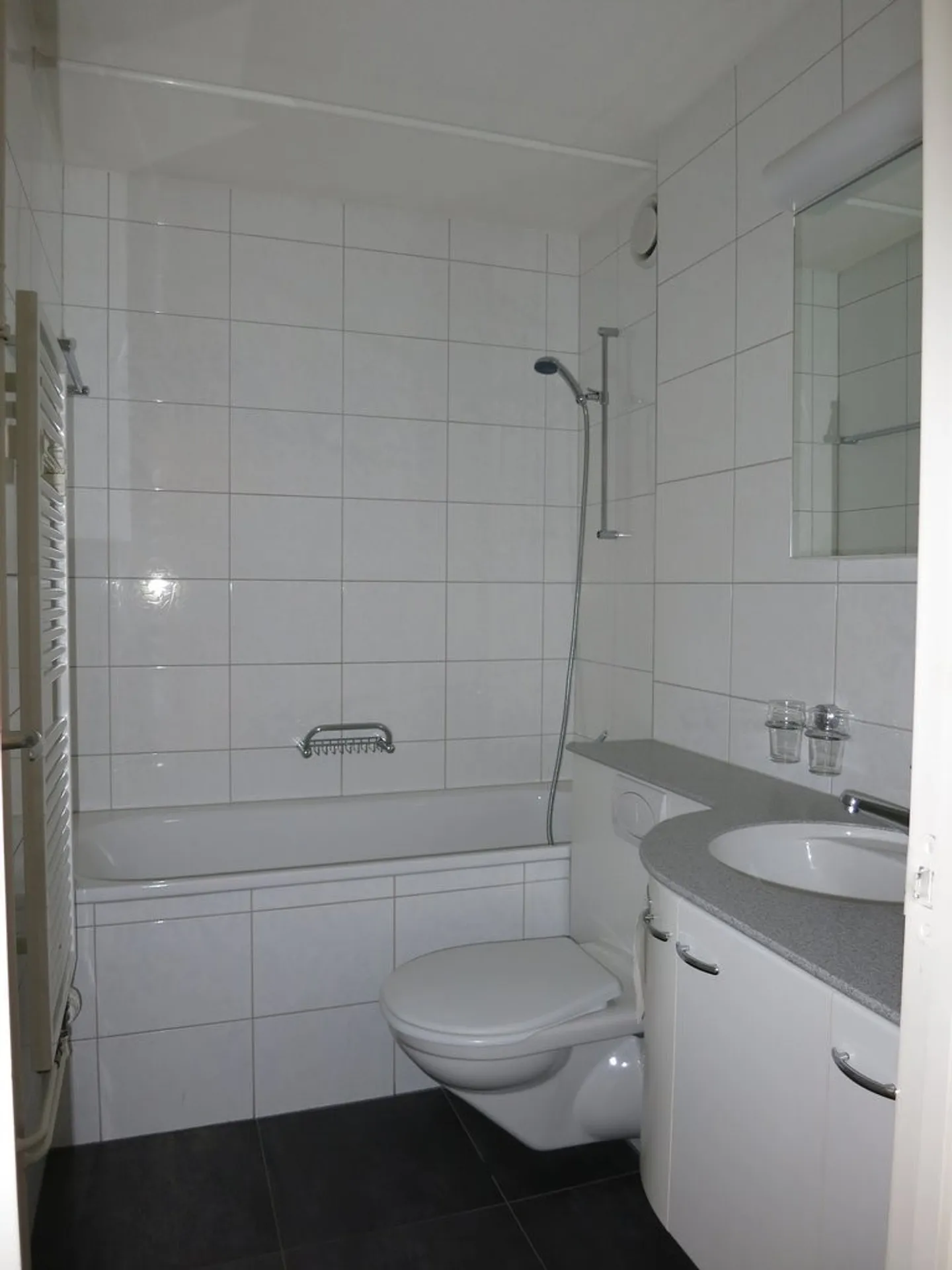 Appartamento tranquillo con 2 camere in posizione centrale - Foto 5 di 8