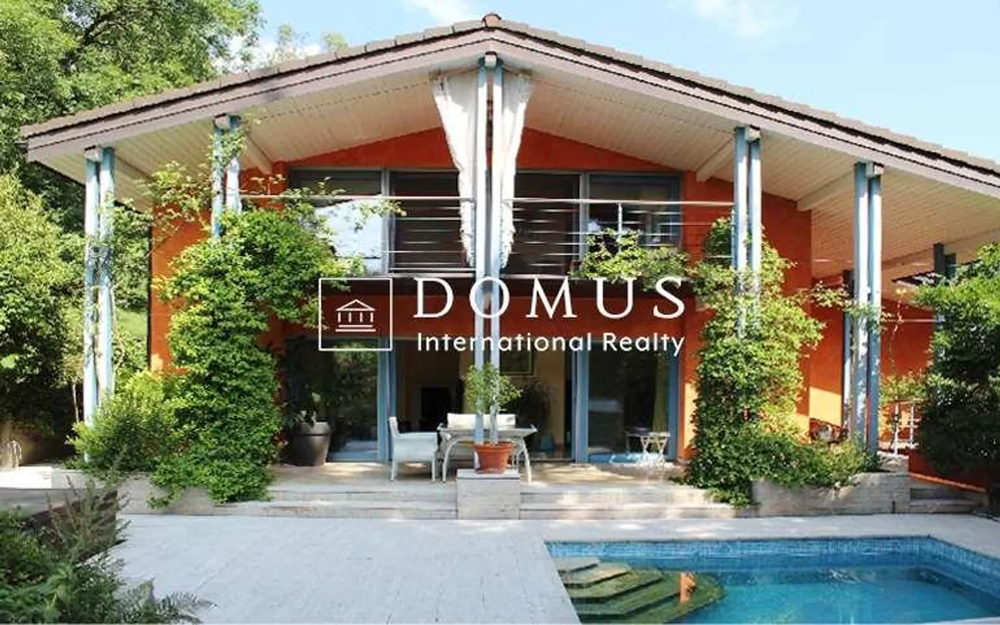 Villa mit großem Park und 3 Pferdeboxen - Foto 1 von 13