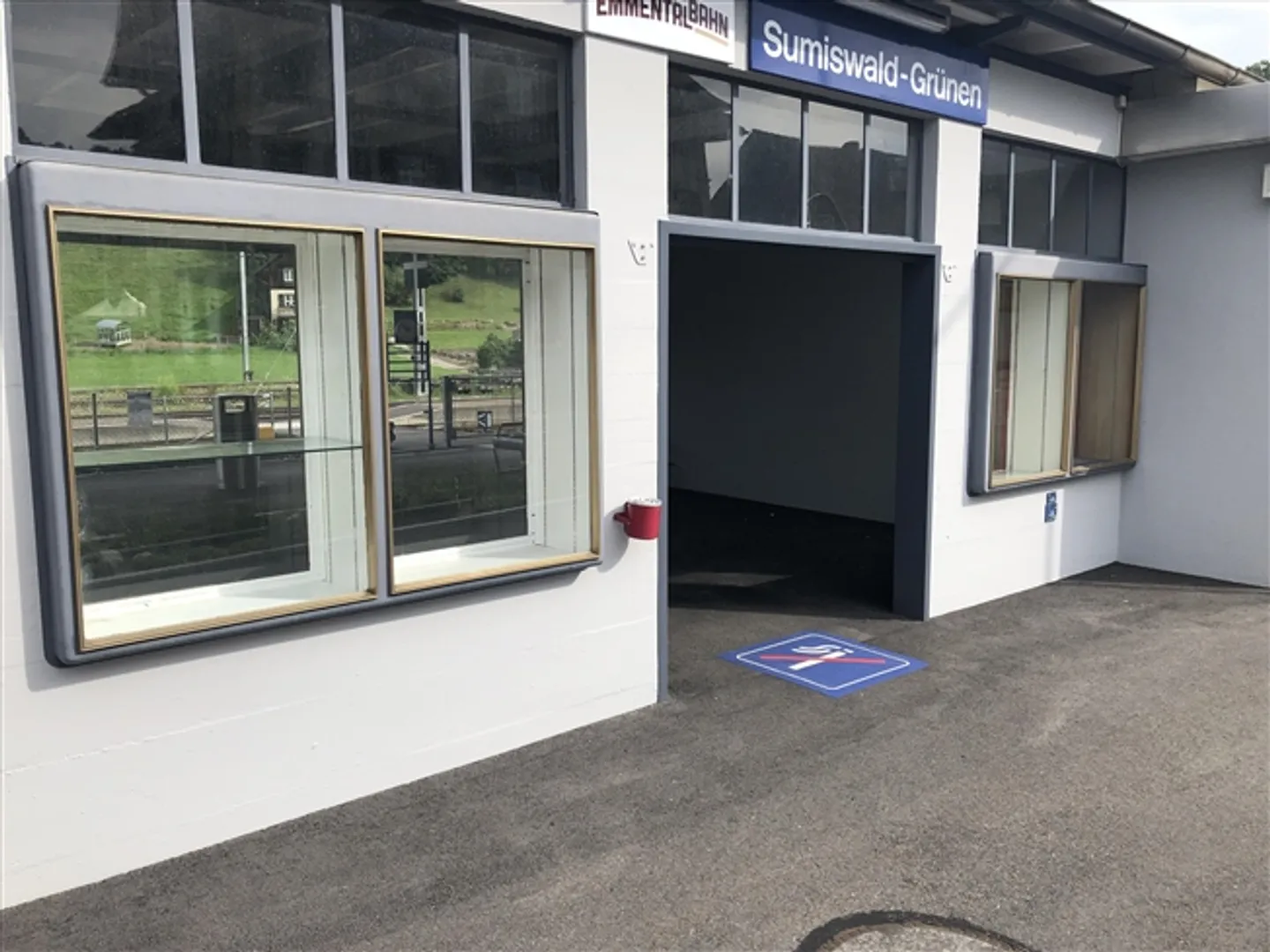 Platzieren Sie Ihre Werbung am Bahnhof Sumiswald-Grünen - Foto 1 von 2