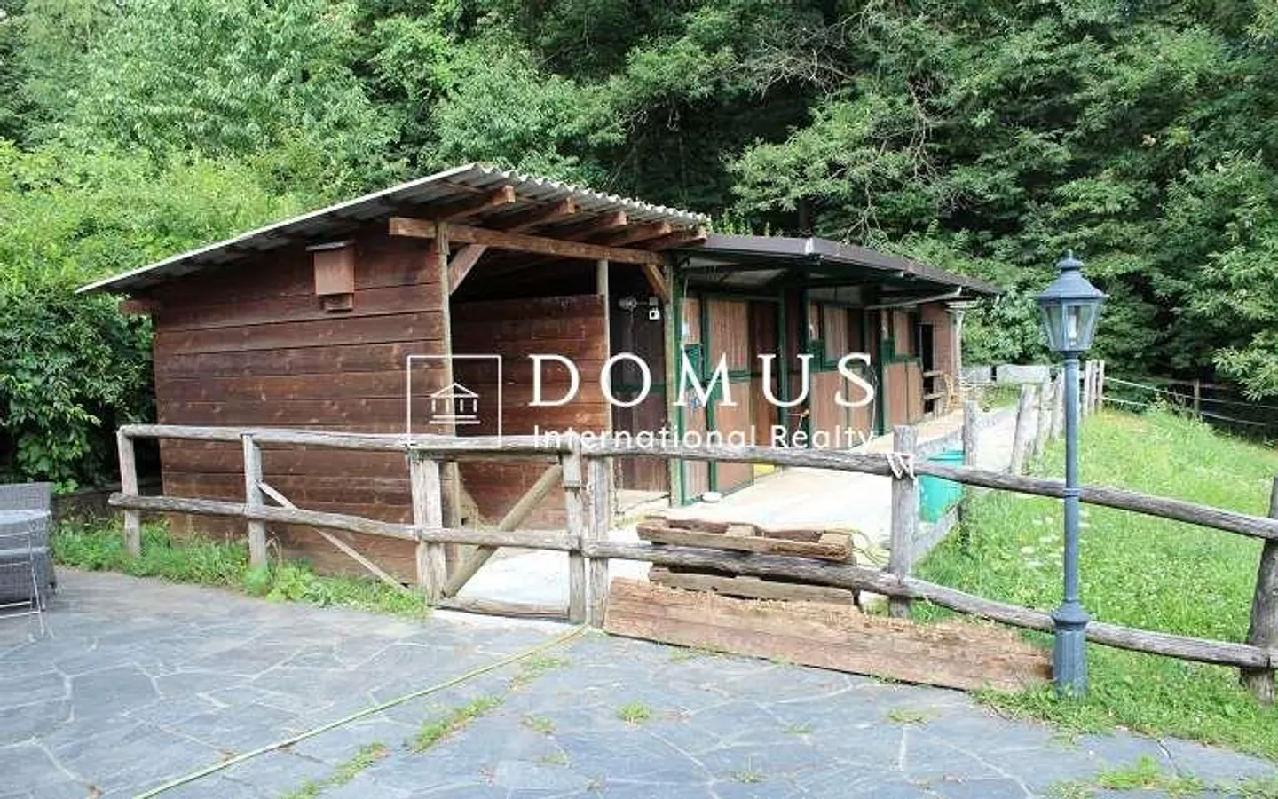 Villa mit großem Park und 3 Pferdeboxen - Foto 3 von 13