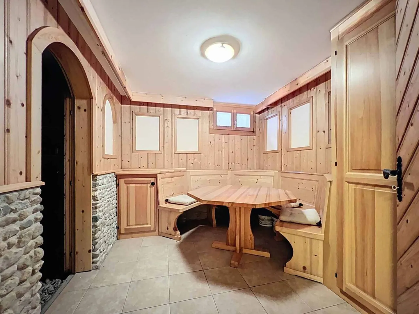 Charming Villa with Lake View - Photo 8 of 11