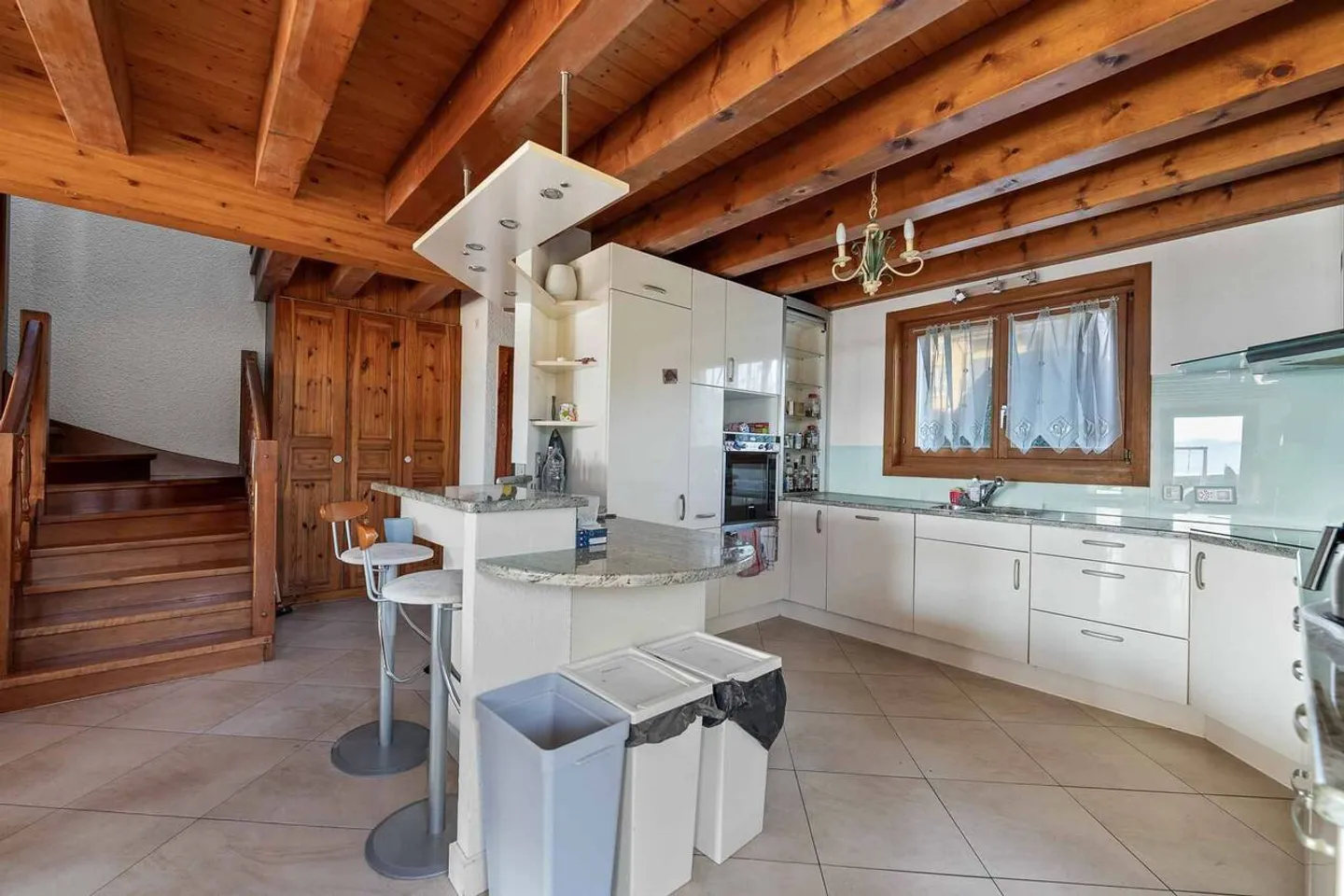 Charming Villa with Lake View - Photo 3 of 11