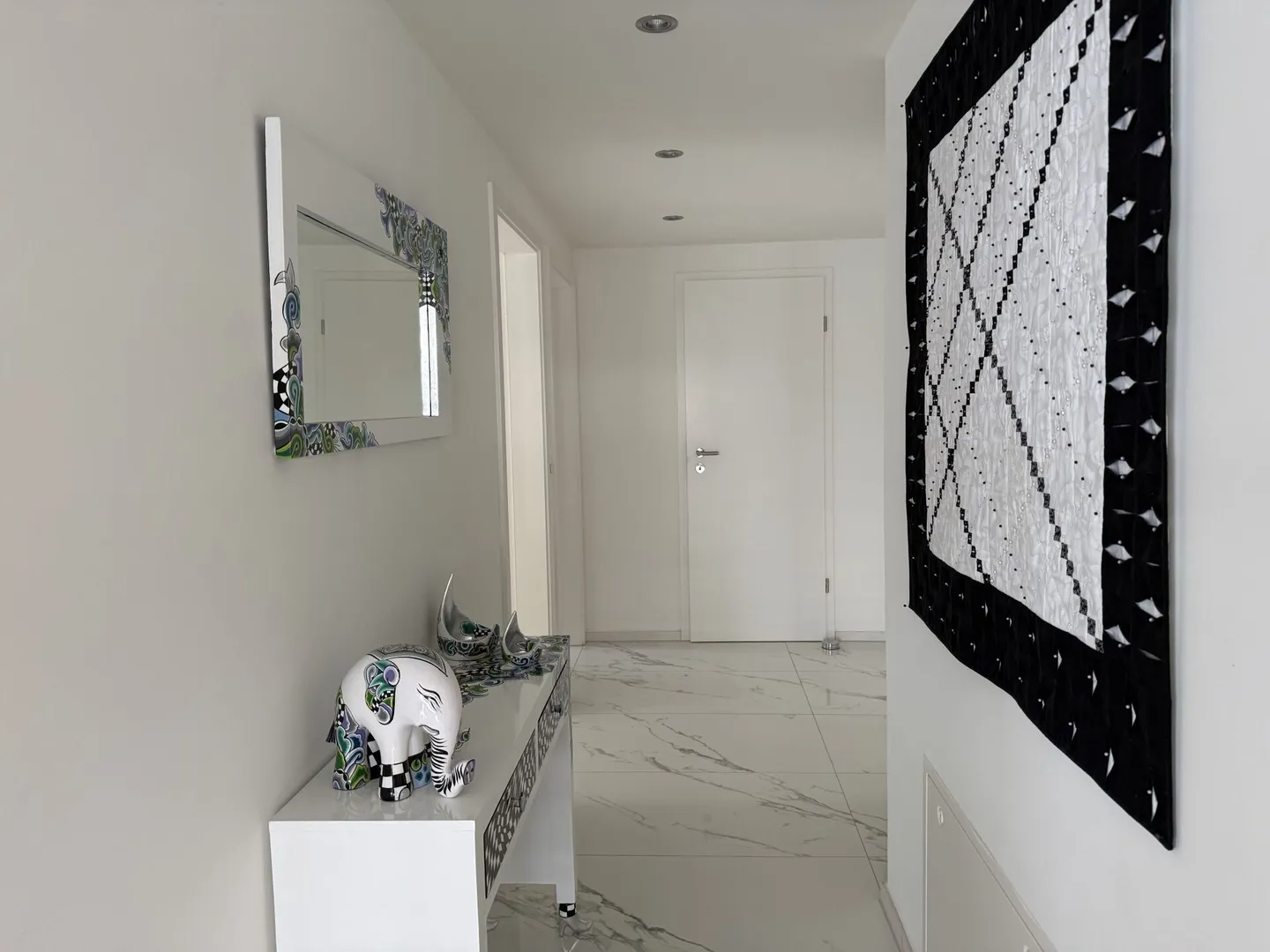 Top furnished 3.5-room apartment with lake and mountain view - Photo 9 of 14