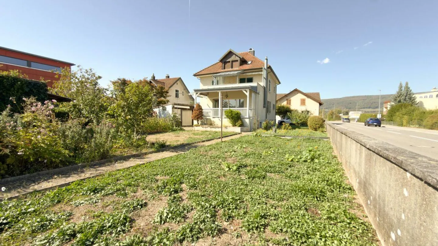 Two-family house with substance and development potential in Buchs - Photo 5 of 5
