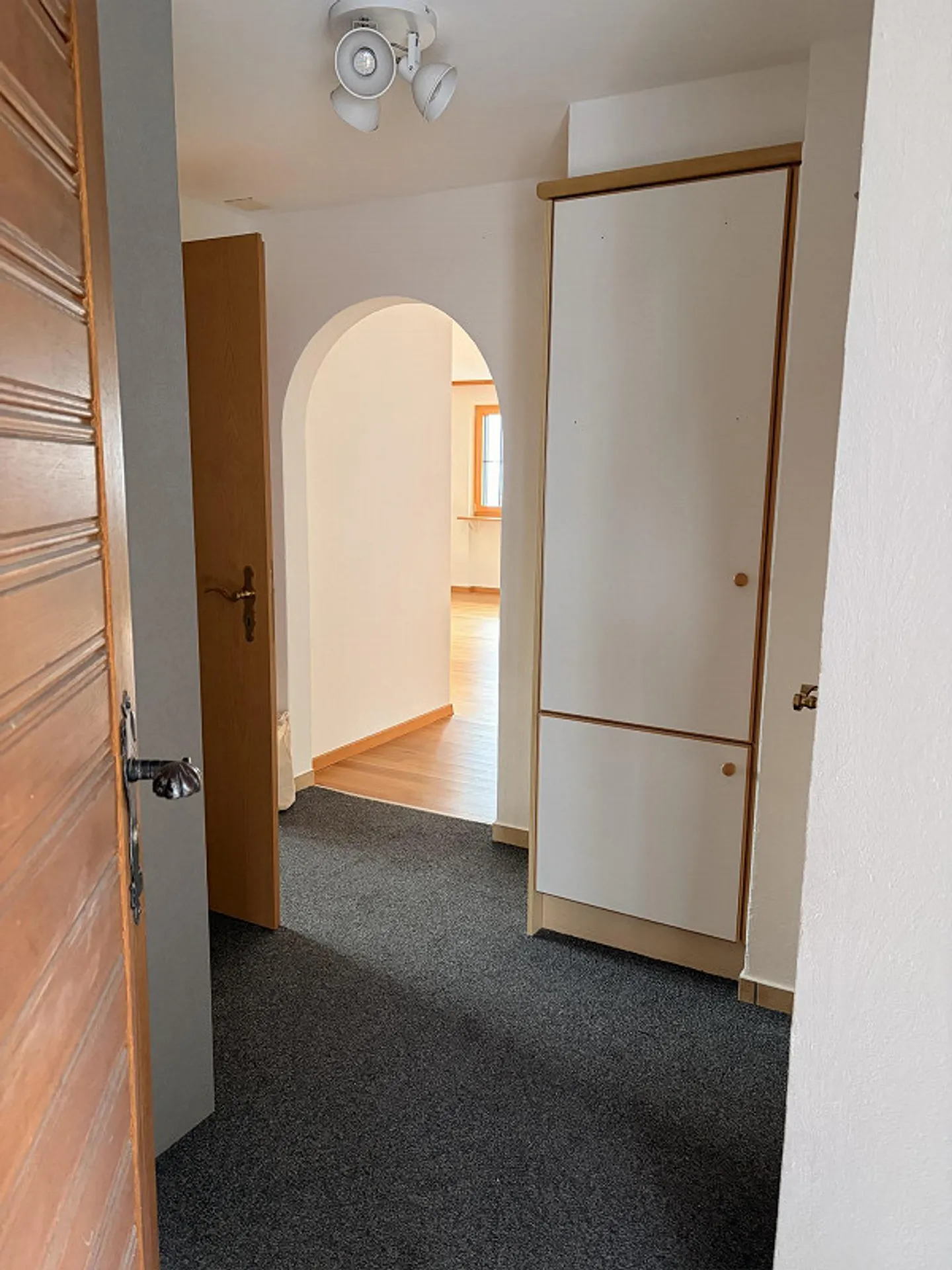 Appartamento affascinante di 3,5 stanze con vista sulle montagne - Foto 3 di 13