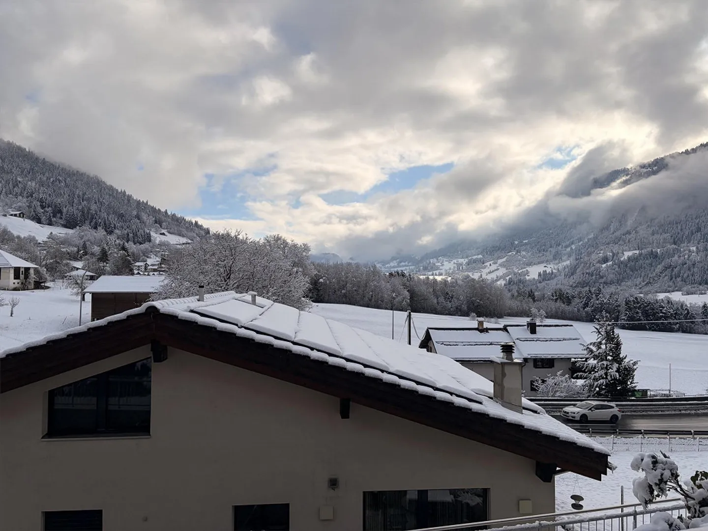 Appartamento affascinante di 3,5 stanze con vista sulle montagne - Foto 1 di 13