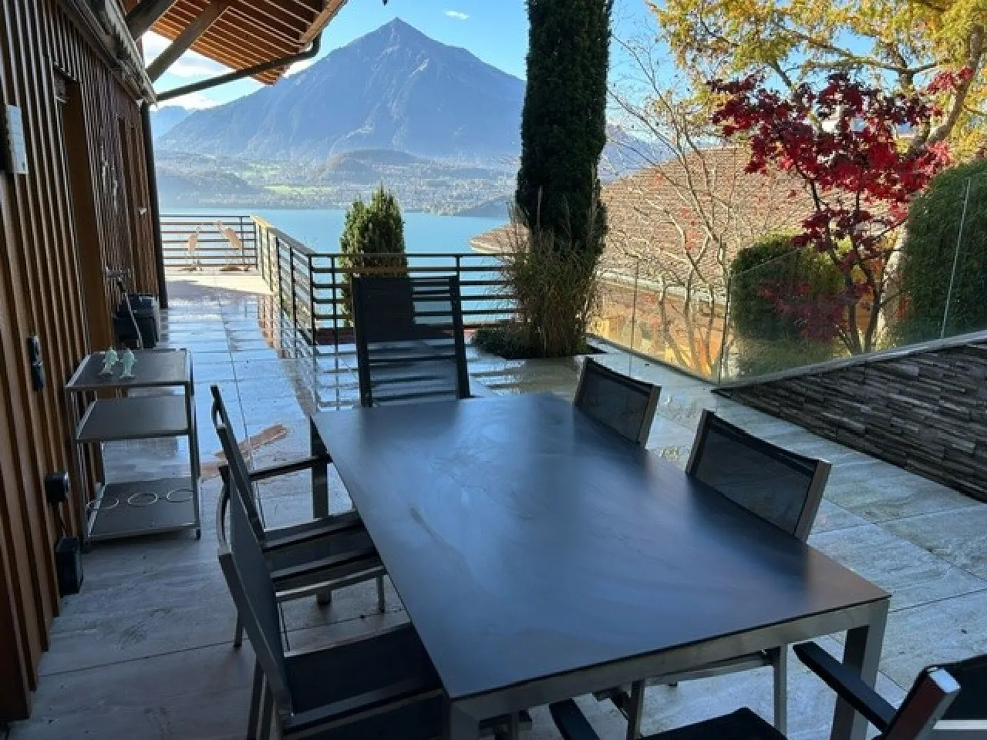 Top furnished 3.5-room apartment with lake and mountain view - Photo 14 of 14