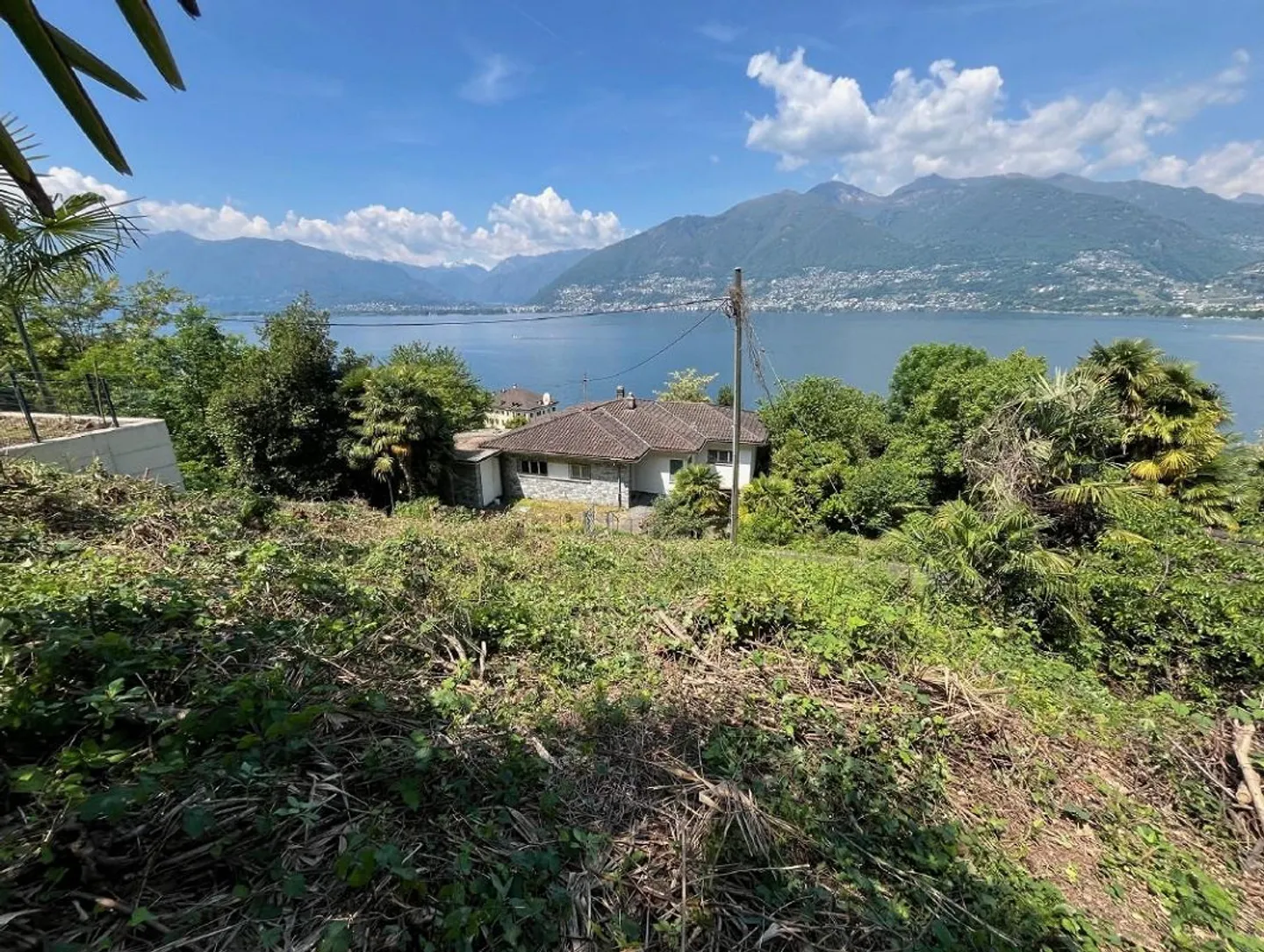 Building plot with building permit for sale in Gambarogno - a unique opportunity in the greenery of Ticino - Photo 1 of 5