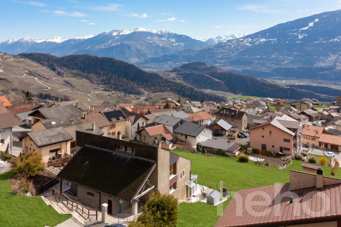 Geräumiges Haus mit Bergblick - Foto 1 von 12