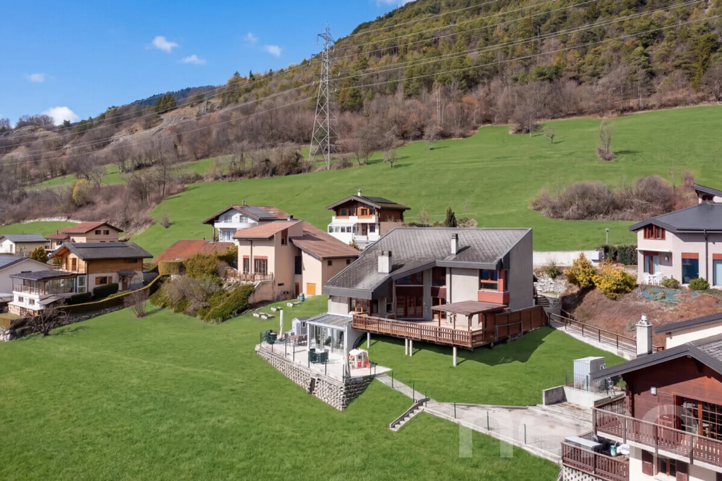 Geräumiges Haus mit Bergblick - Foto 2 von 12