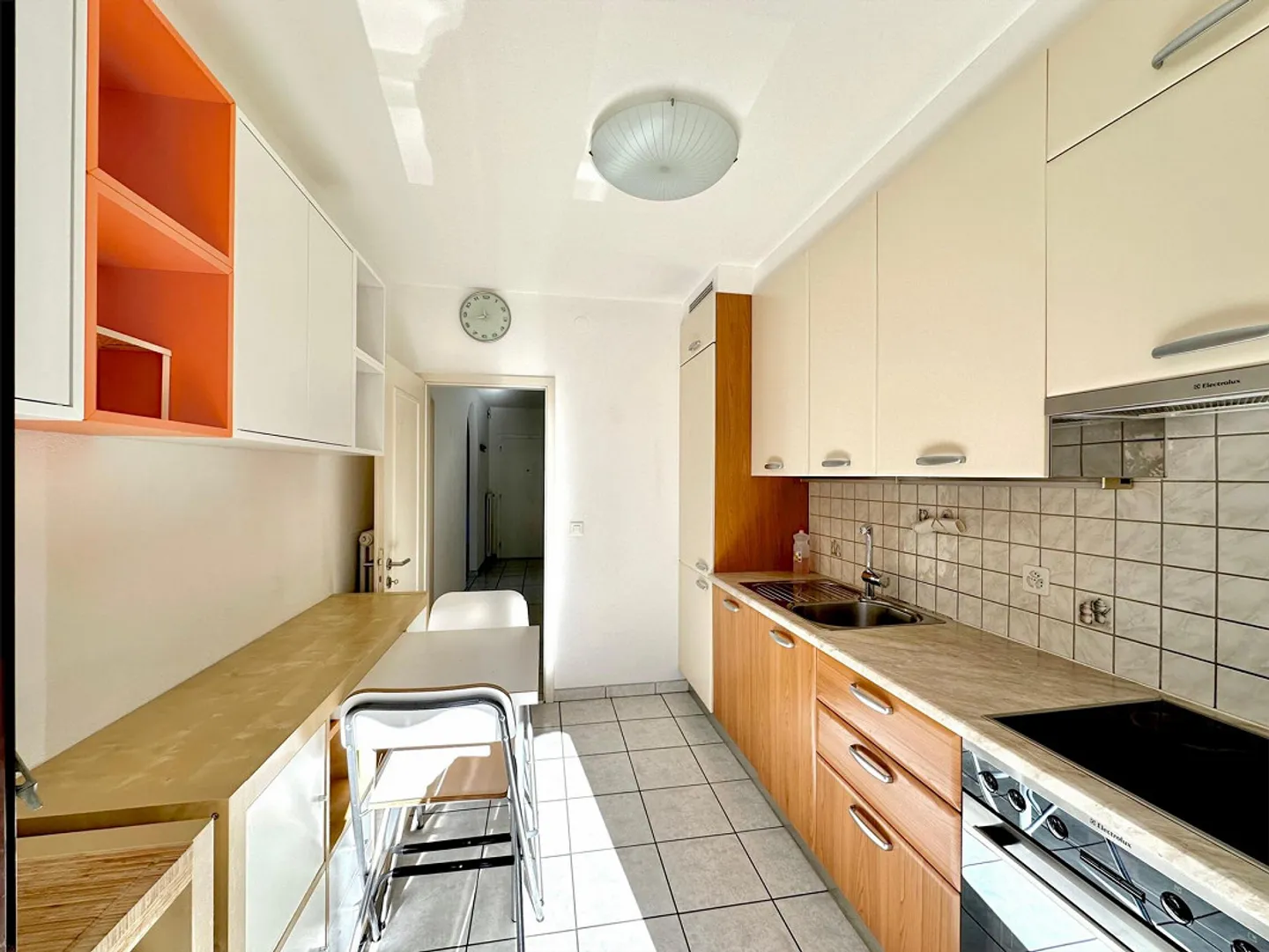 HELL UND GERÄUMIG 3.5 ZIMMER MIT GARAGE IN SANT'ANTONINO - Foto 2 von 9