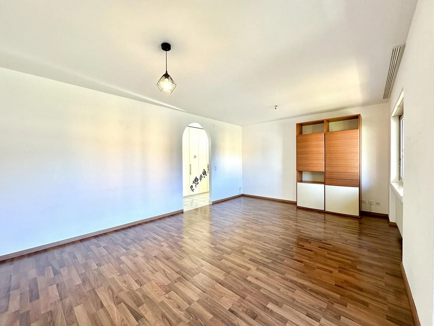 HELL UND GERÄUMIG 3.5 ZIMMER MIT GARAGE IN SANT'ANTONINO - Foto 6 von 9