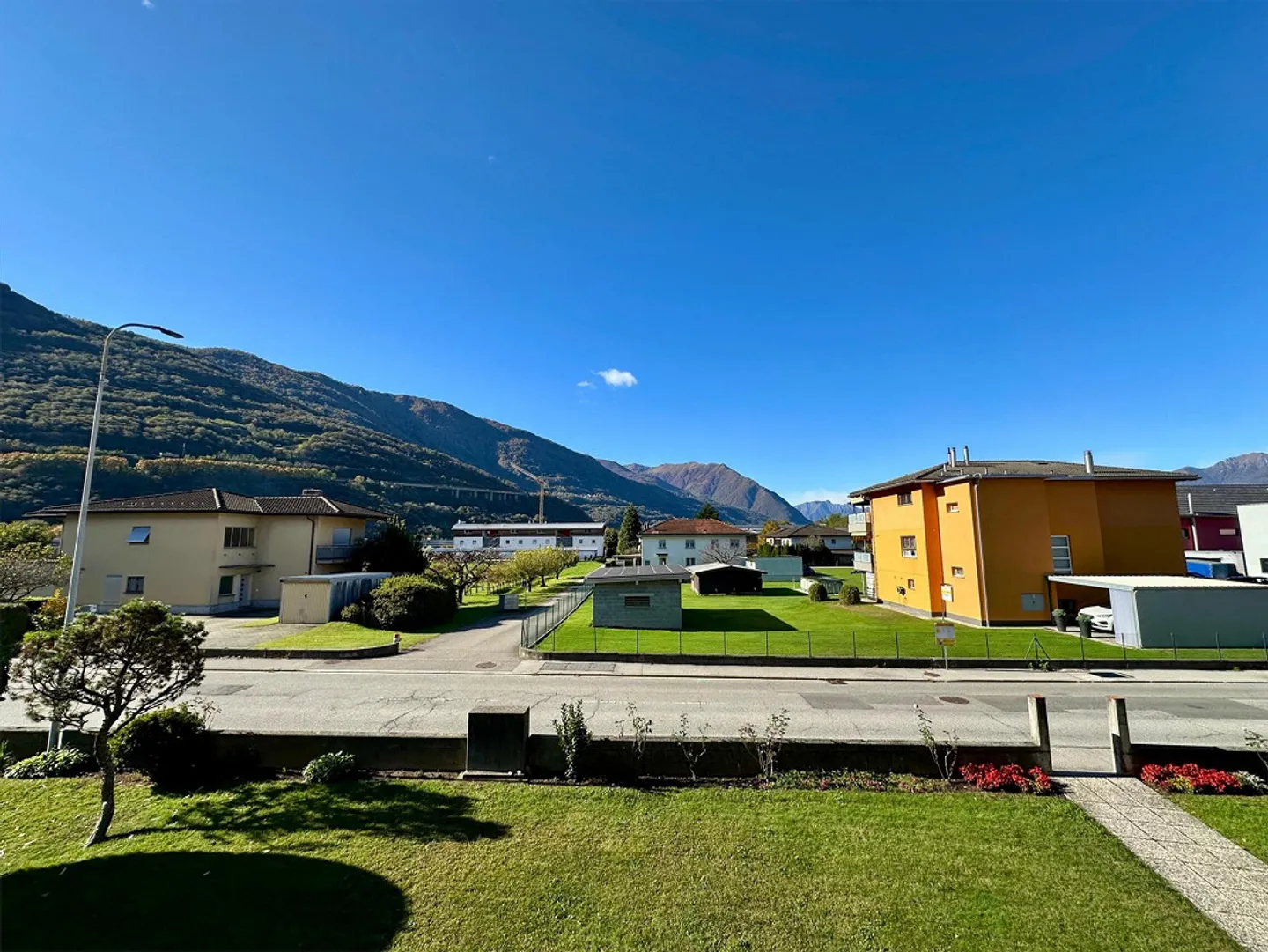 HELL UND GERÄUMIG 3.5 ZIMMER MIT GARAGE IN SANT'ANTONINO - Foto 9 von 9