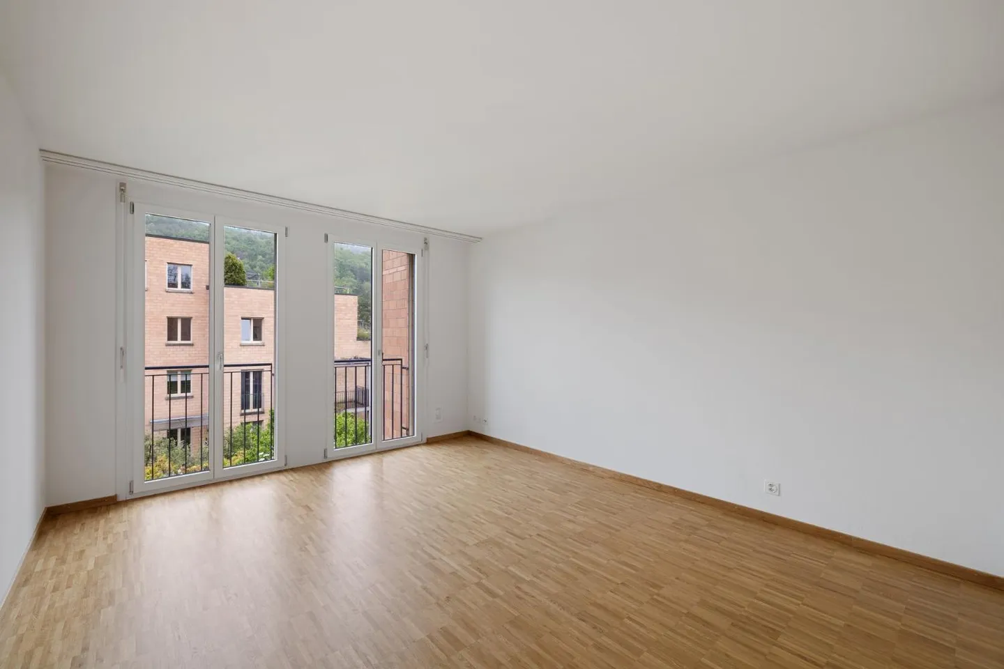 In un ambiente verde con area salotto nel giardino - Foto 5 di 6