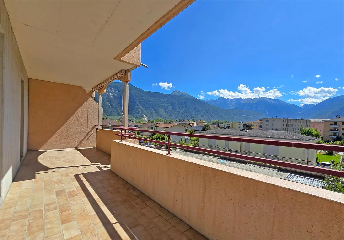 Ampio e luminoso appartamento di 4,5 stanze con vista libera - Foto 2 di 5