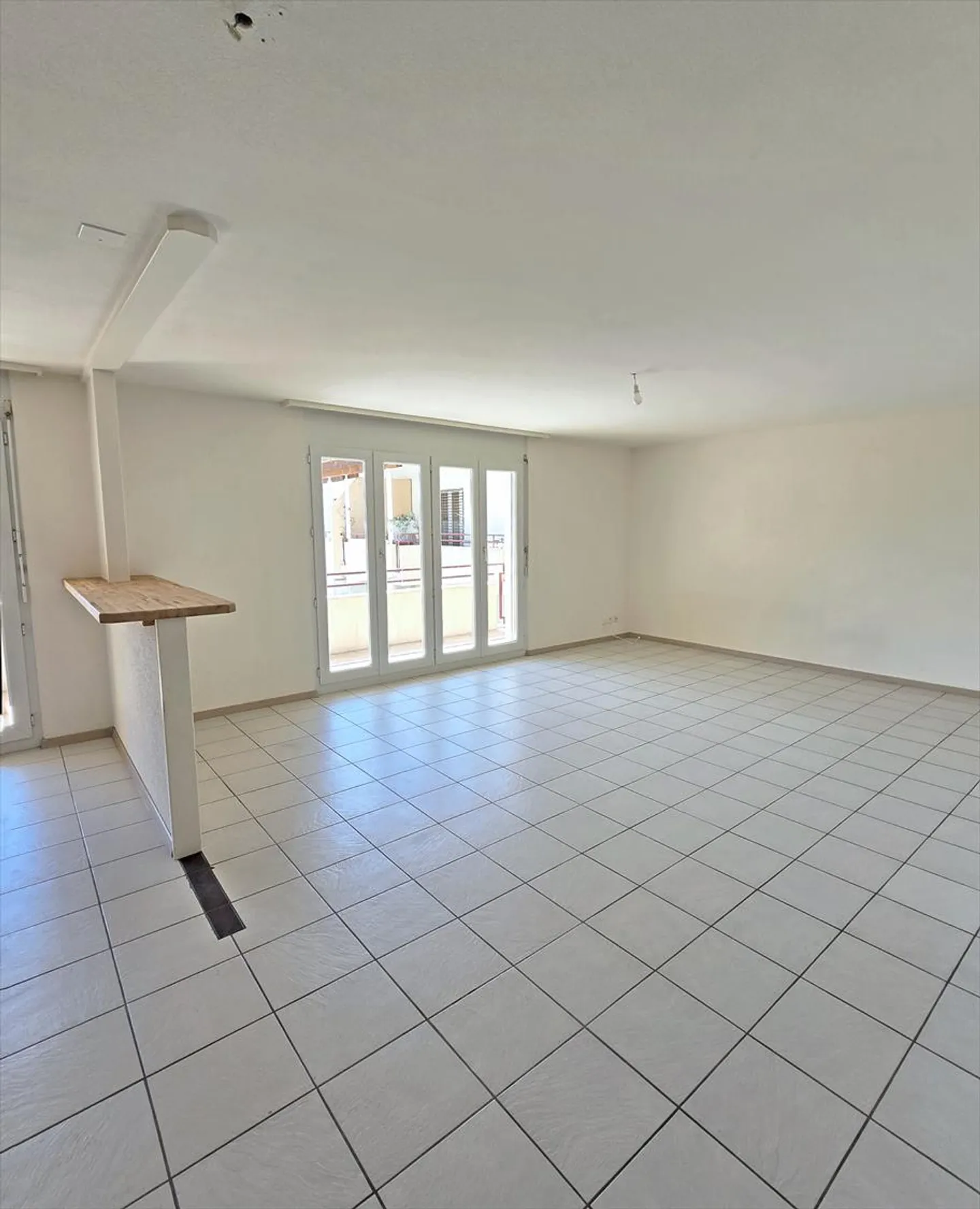 Ampio e luminoso appartamento di 4,5 stanze con vista libera - Foto 5 di 5