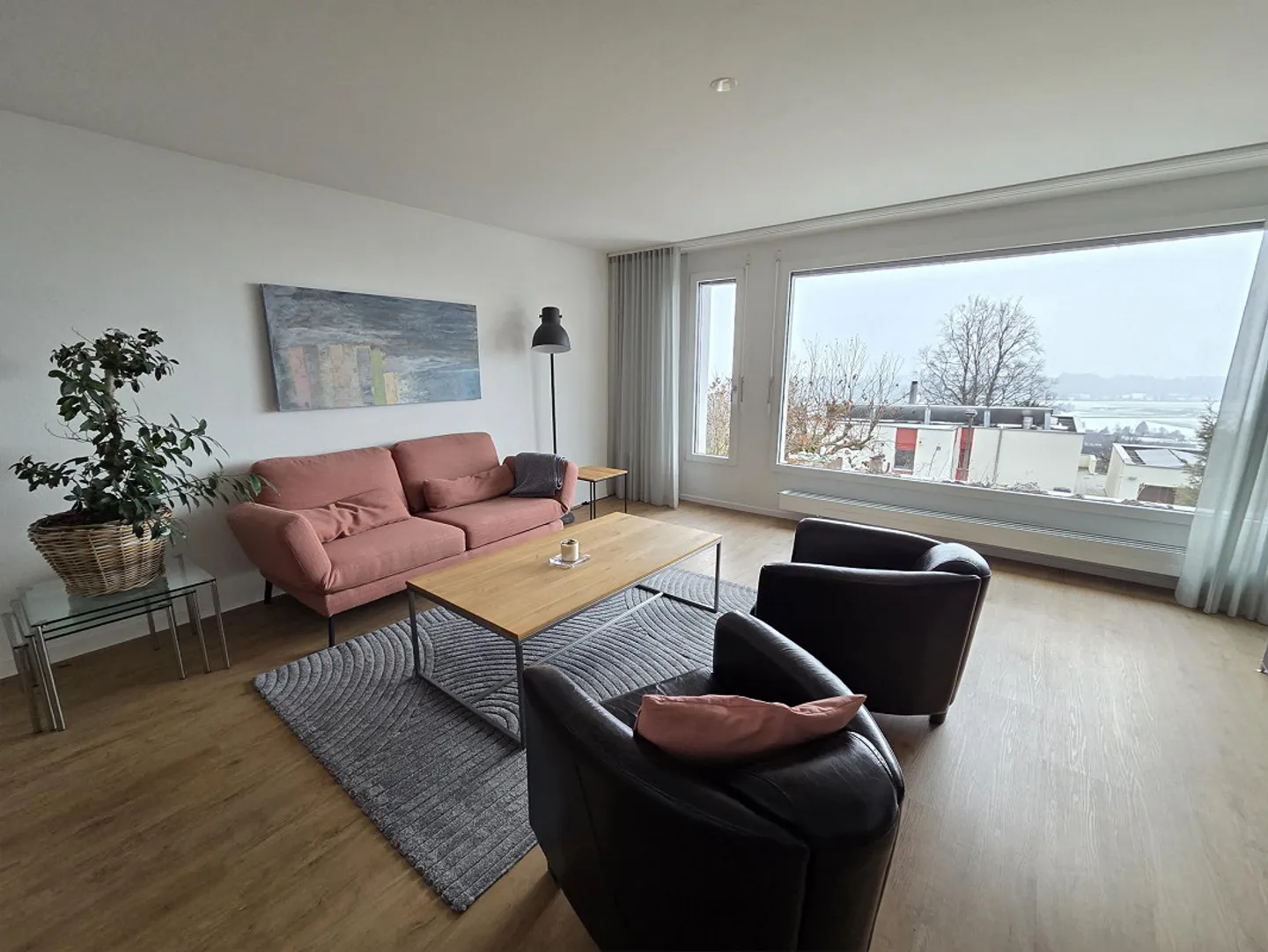 Bright and beautiful 2.5 room apartment in the green with wonderful views - Photo 1 of 14