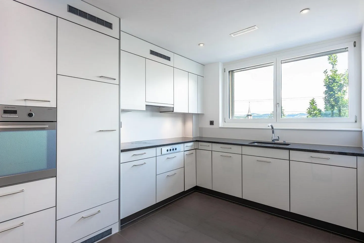 Appartamento attico di 2,5 stanze accessibile a persone anziane e in sedia a rotelle - Foto 2 di 9