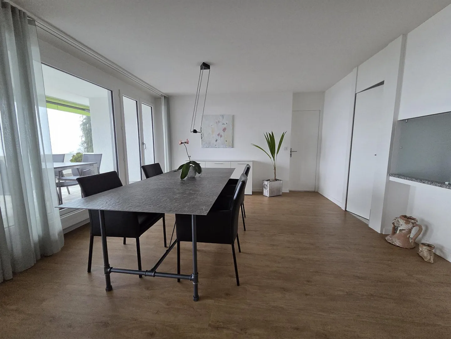 Bright and beautiful 2.5 room apartment in the green with wonderful views - Photo 3 of 14