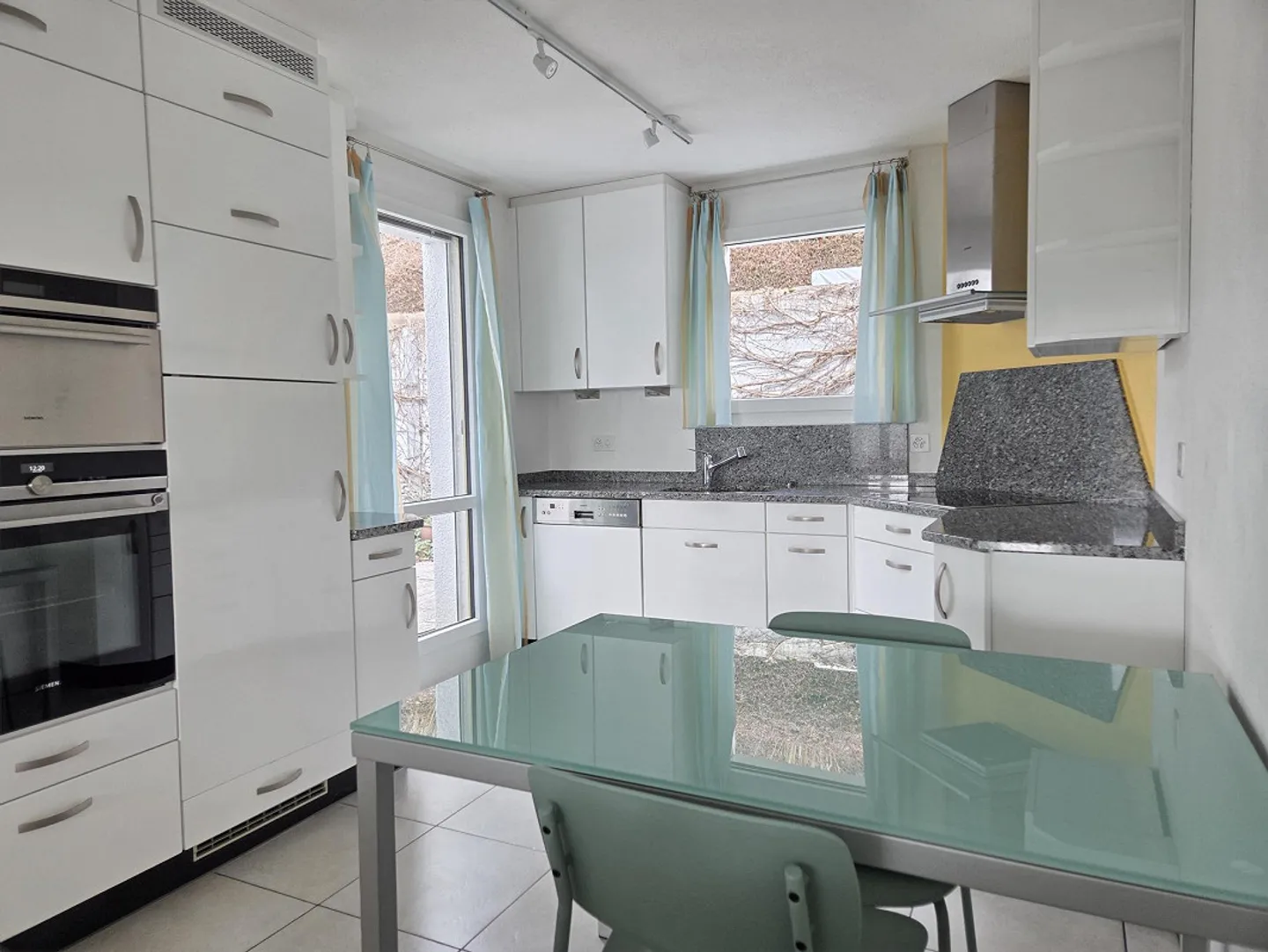 Bright and beautiful 2.5 room apartment in the green with wonderful views - Photo 4 of 14