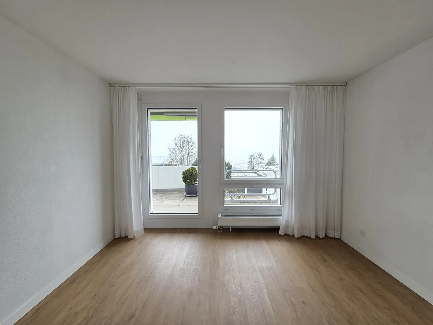 Bright and beautiful 2.5 room apartment in the green with wonderful views - Photo 6 of 14
