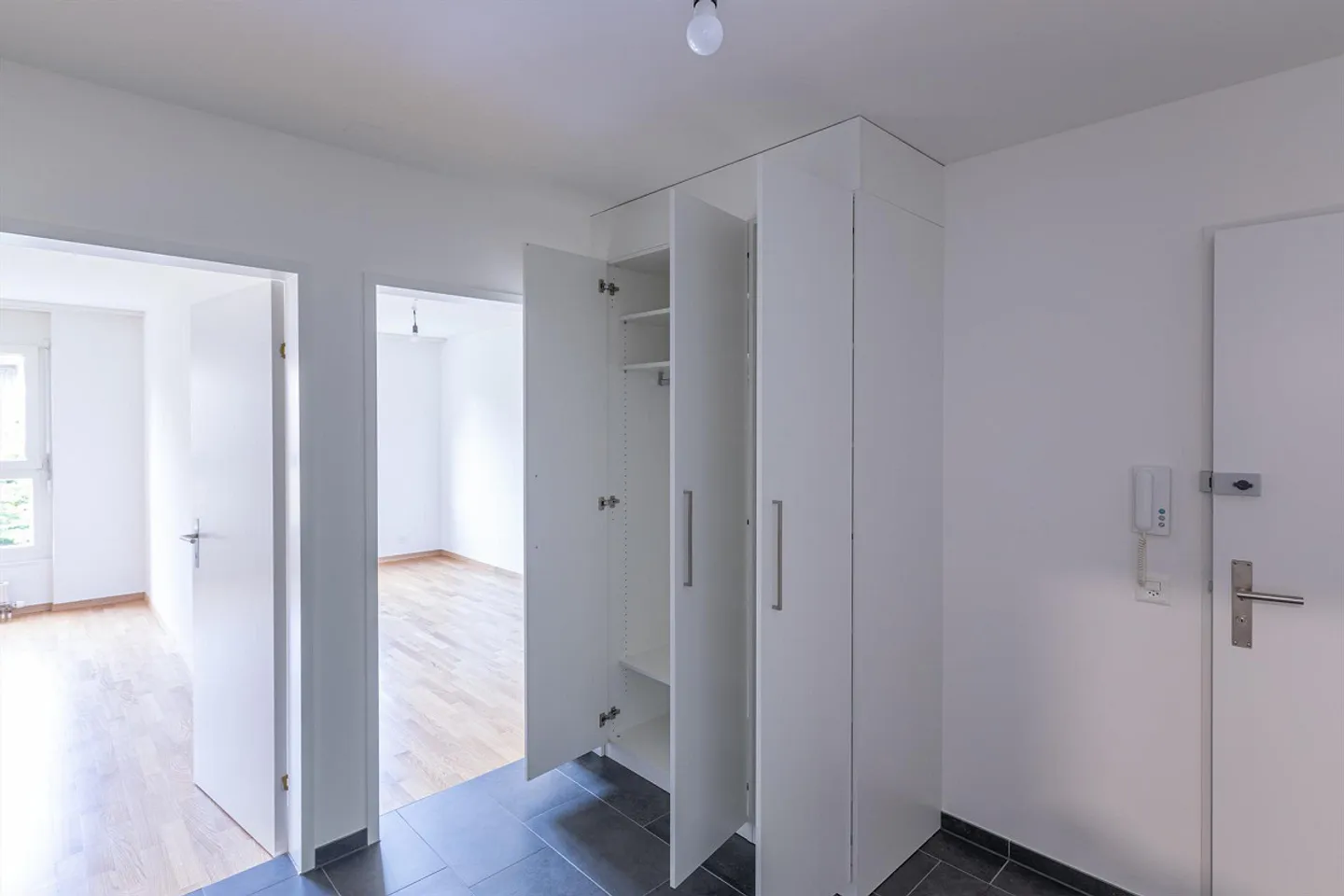 RENT WITHOUT DEPOSIT - Charming apartment with good connections - Photo 2 of 9