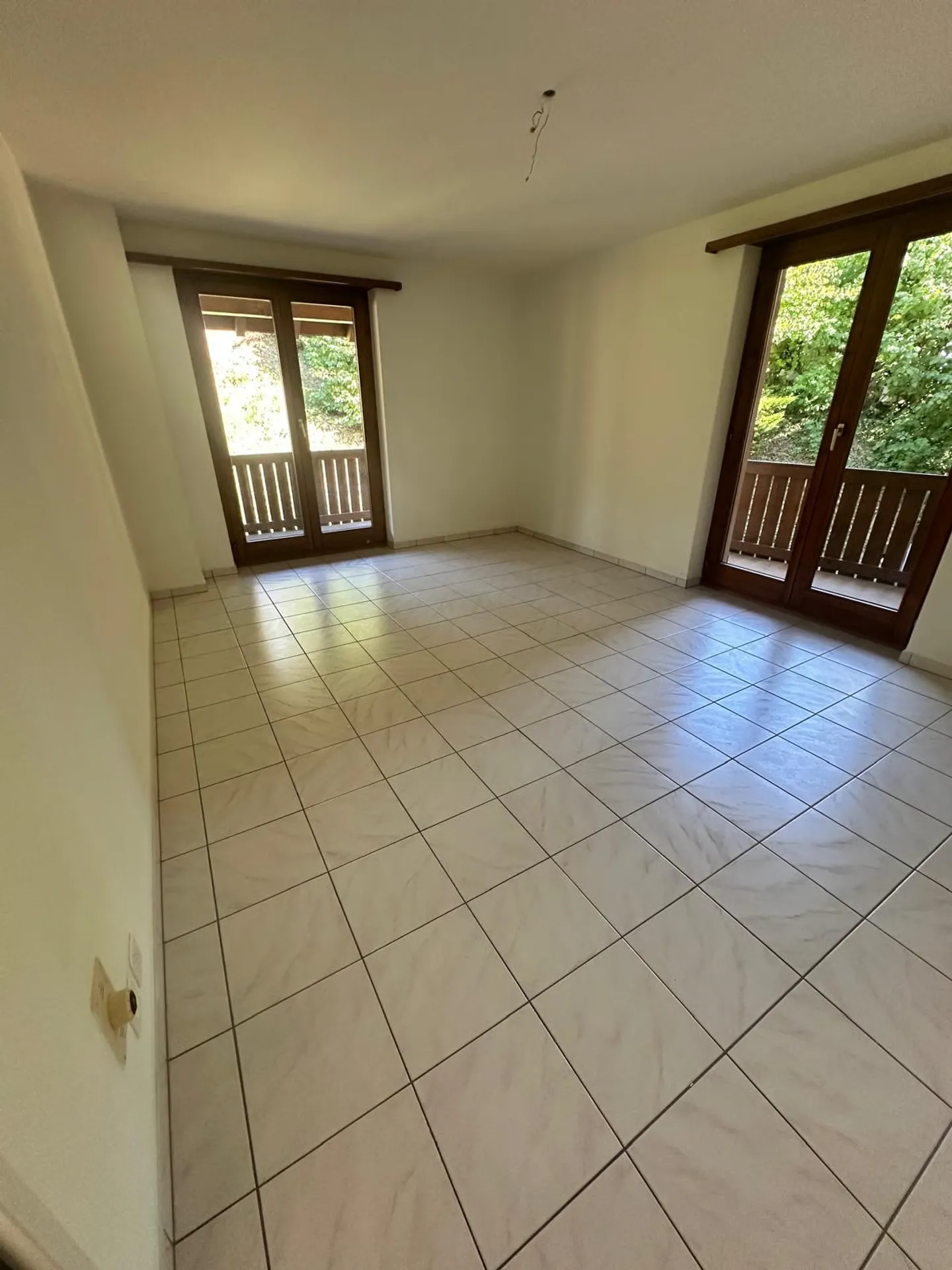 Charming 4.5 Room Apartment with Large Veranda - Available Immediately! - Photo 6 of 17