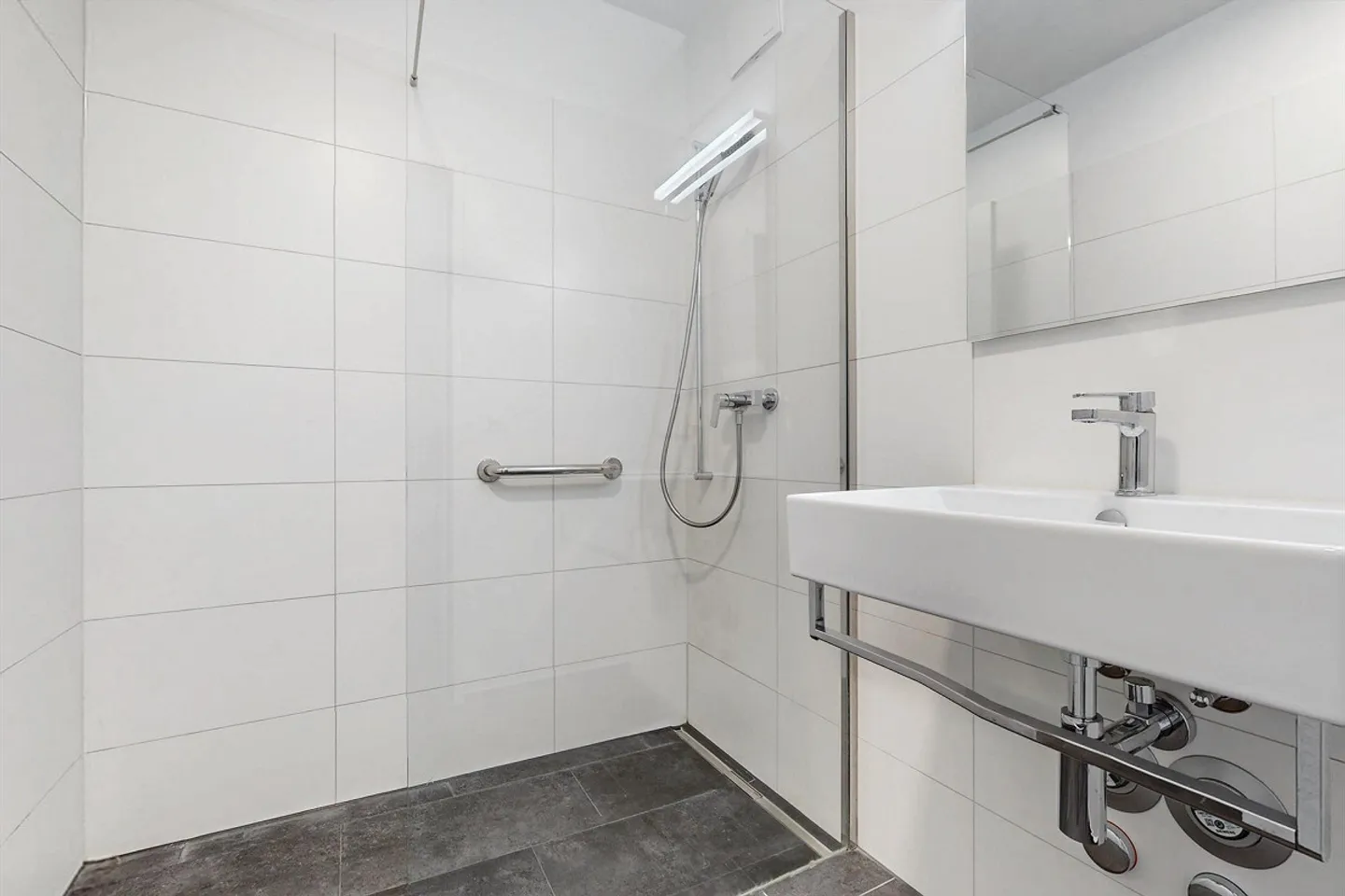 RENT WITHOUT DEPOSIT - Charming apartment with good connections - Photo 7 of 9