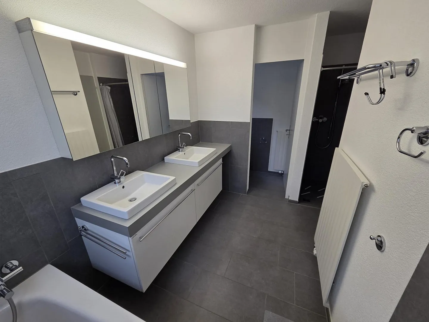 Bright and beautiful 2.5 room apartment in the green with wonderful views - Photo 8 of 14