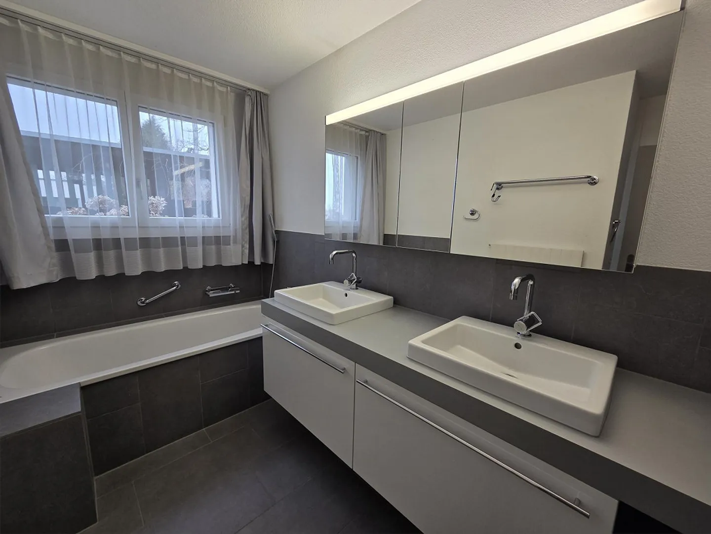 Bright and beautiful 2.5 room apartment in the green with wonderful views - Photo 9 of 14