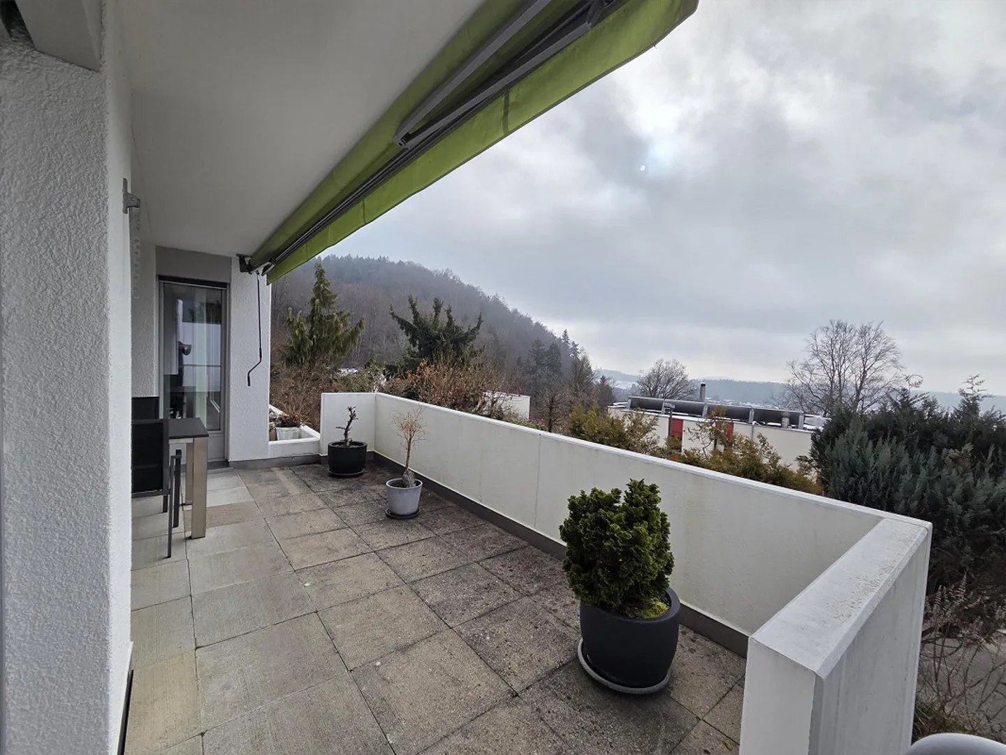 Bright and beautiful 2.5 room apartment in the green with wonderful views - Photo 13 of 14