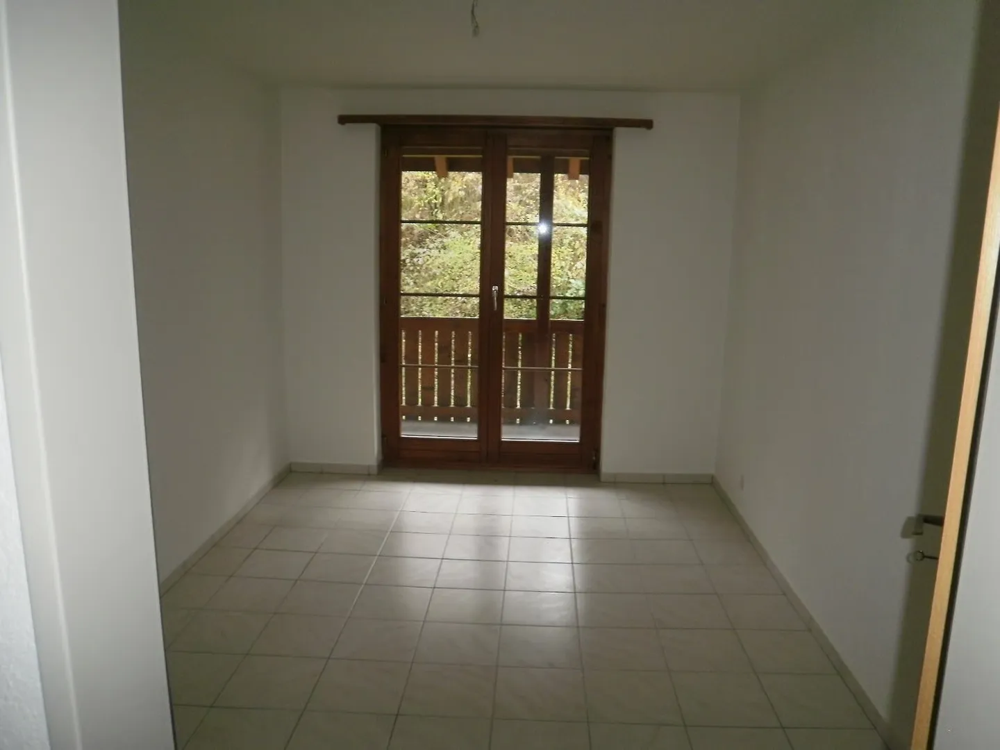 Charming 4.5 Room Apartment with Large Veranda - Available Immediately! - Photo 9 of 17