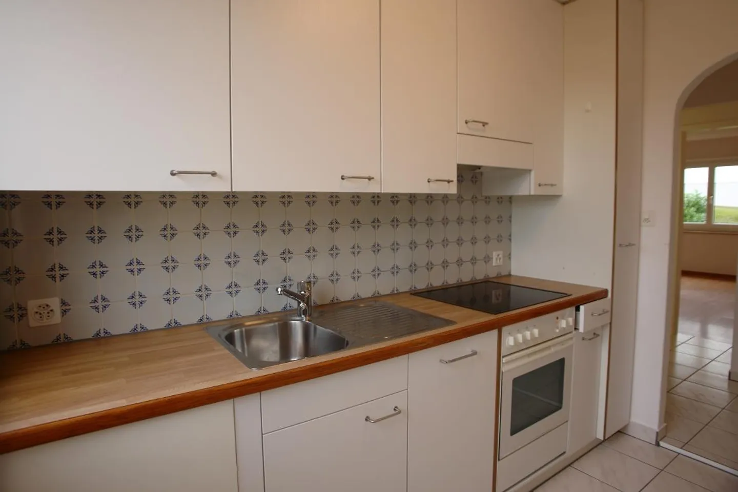 Comfortable beautiful apartment in a quiet neighborhood - Photo 2 of 6