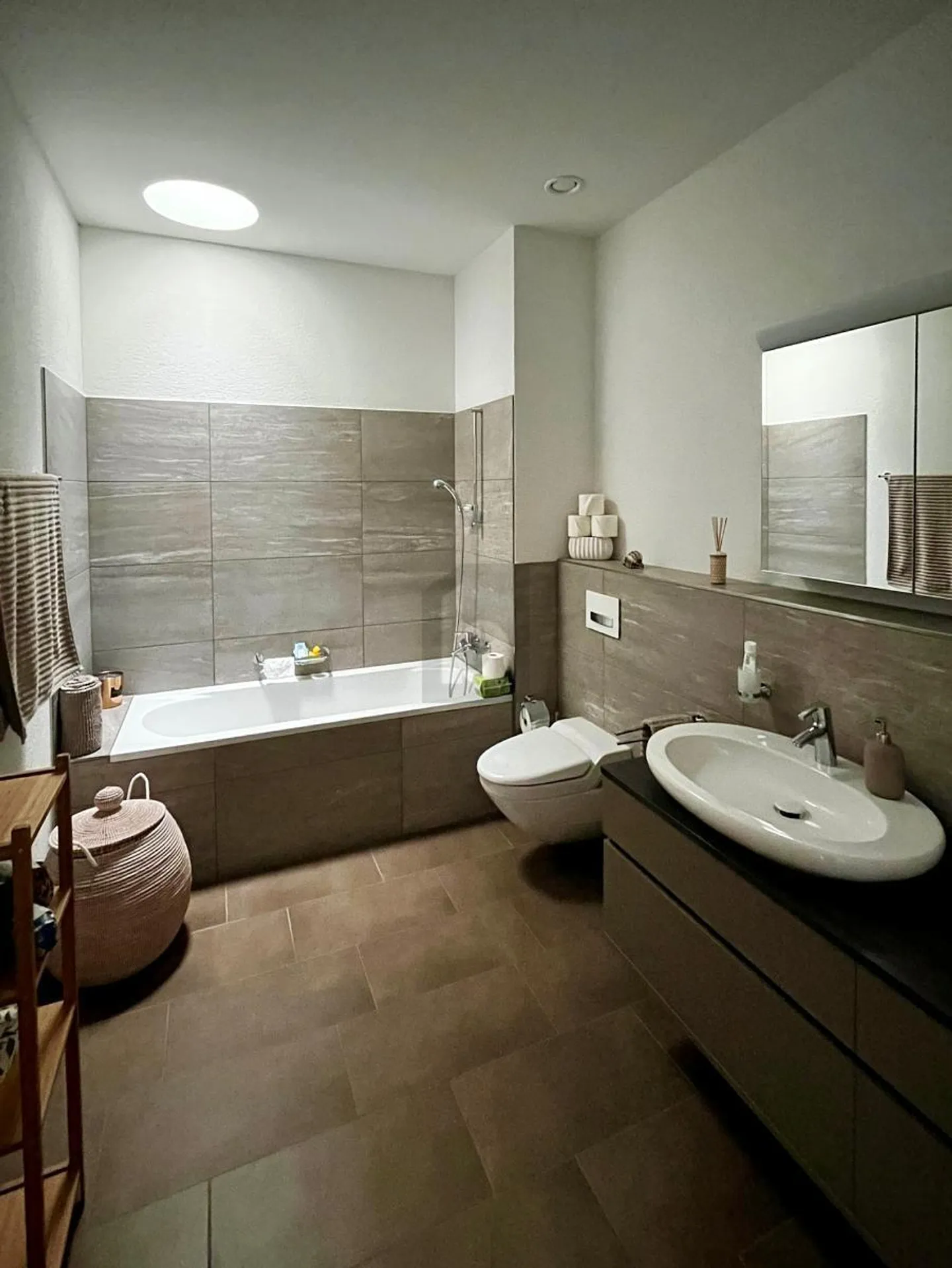 GROSSZÜGIGE UND SONNIGE TERRASSE - Foto 4 von 6