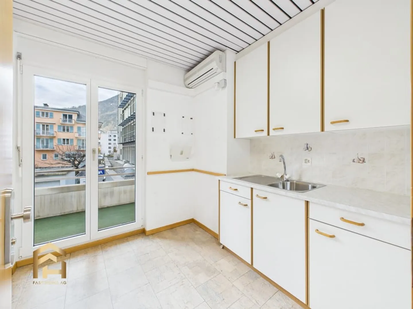 Modern Office Spaces in Central Location in Brig - Photo 3 of 13