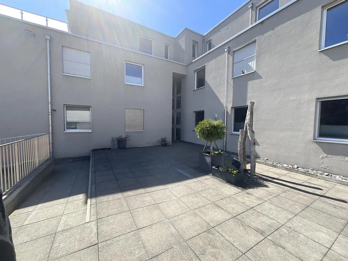 Appartamento soleggiato 4 1/2 locali al piano terra - Foto 2 di 10