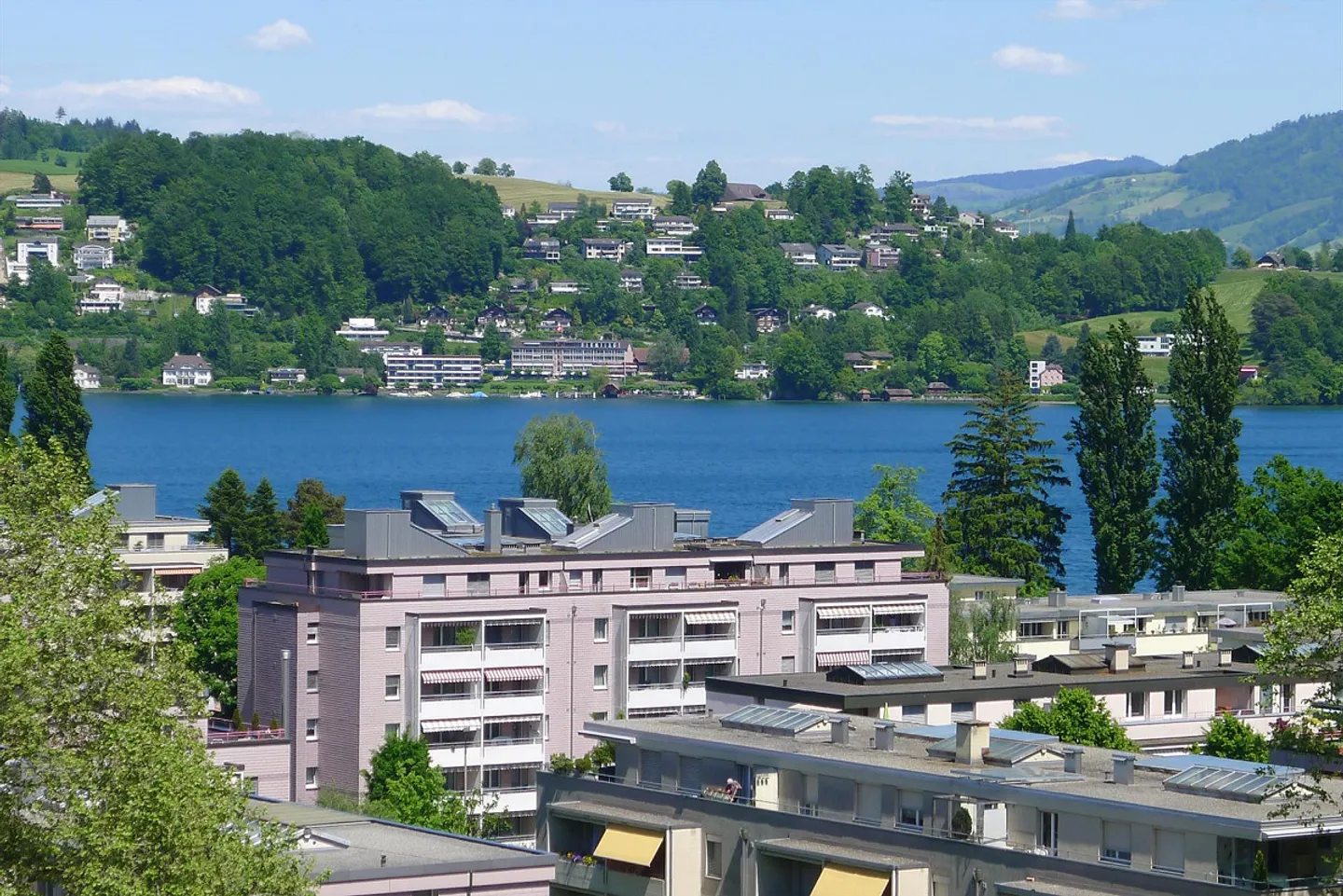 In the popular Hirtenhof district - Photo 2 of 14