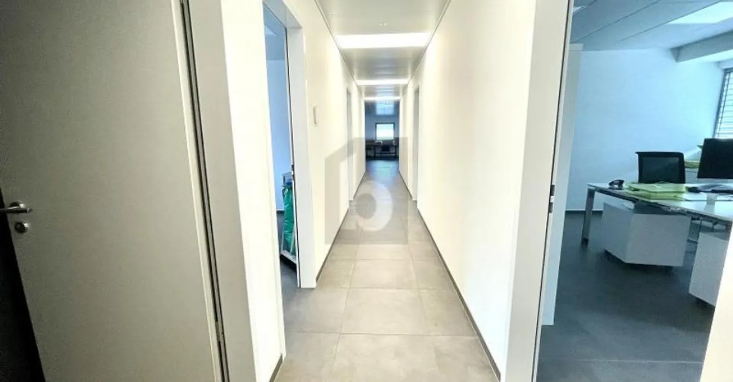NEUES HANDWERKLICHES UND KOMMERZIELLES GEBÄUDE - Foto 3 von 6