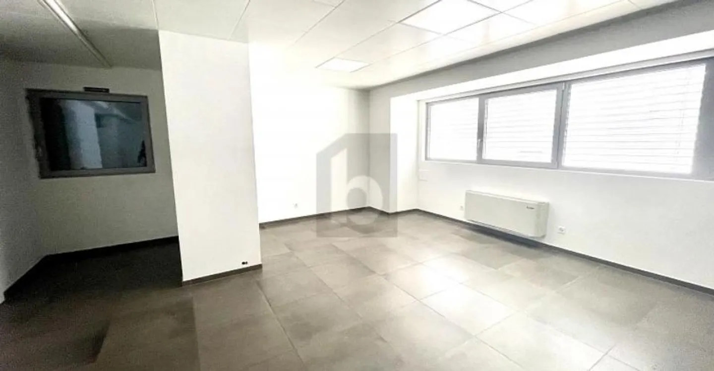 NEUES HANDWERKLICHES UND KOMMERZIELLES GEBÄUDE - Foto 4 von 6