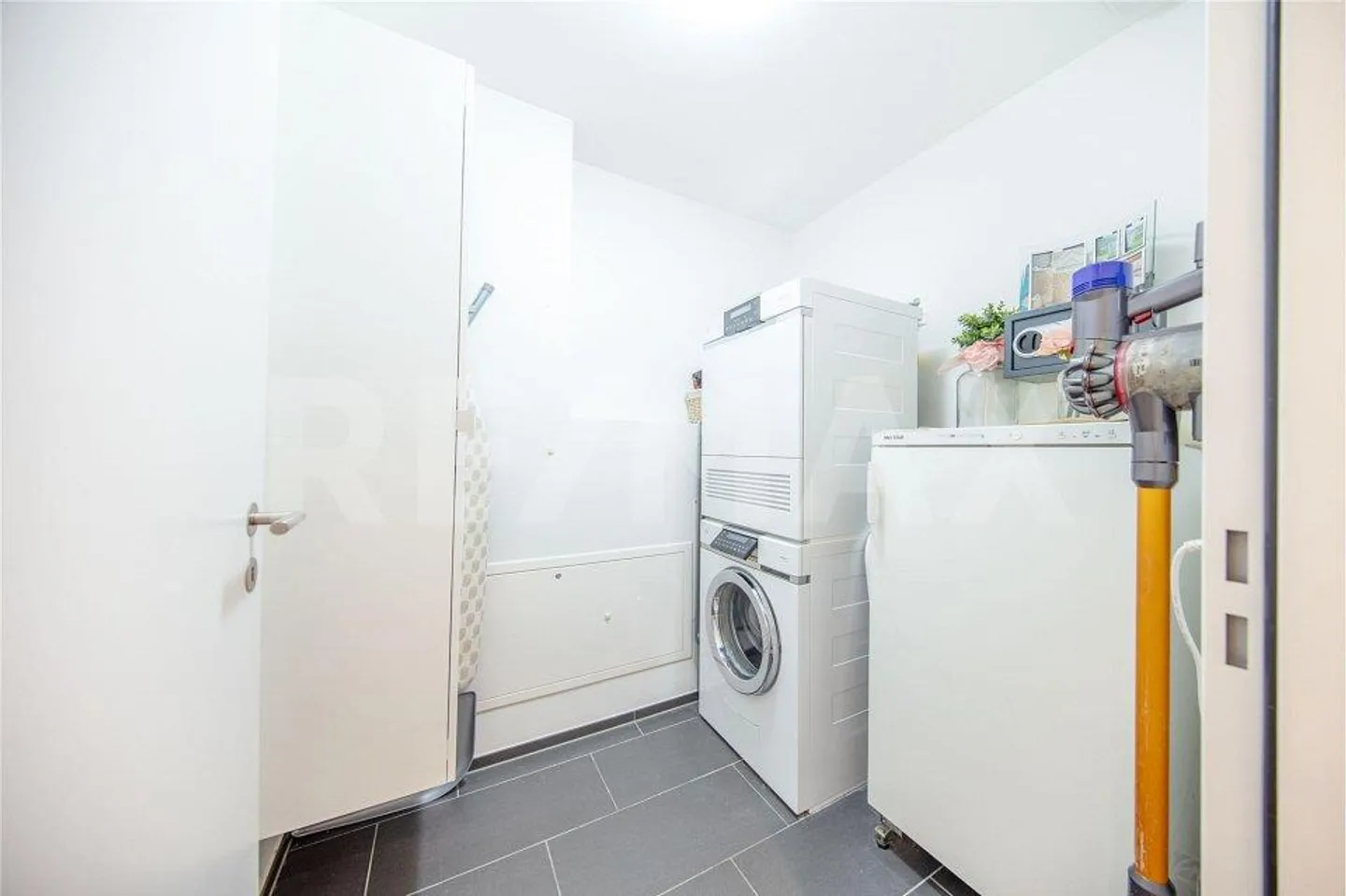 Modern 4.5-Room Apartment at Lake Lucerne - Interesting Offer - Photo 11 of 13